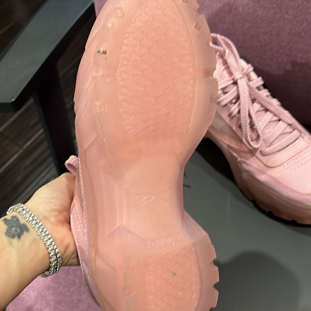 Cardi b Reebok - Picture 8 of 9